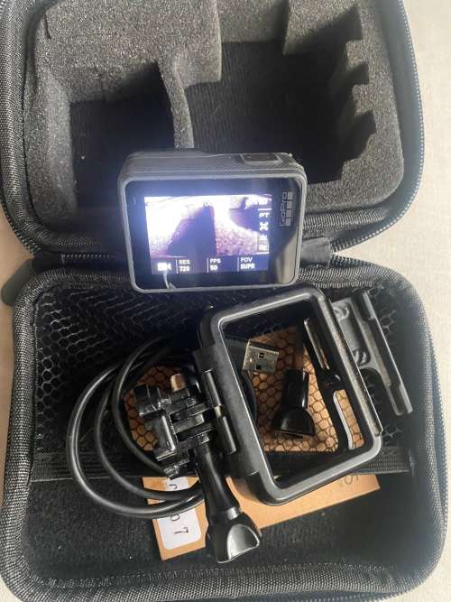 GOPRO HERO 5 BLACK *CASING*USB CABLE*SMART POUCH * GOOD CONDITION